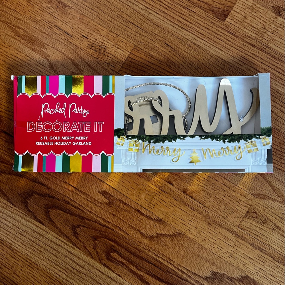 NWT Packed Party Merry Merry Holiday Garland 6” Gold